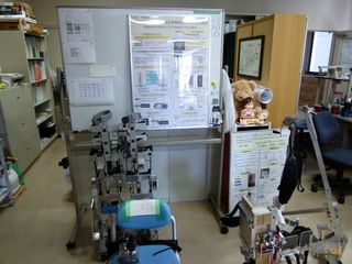 研究室の展示（介助福祉機器）（オープンキャンパスへどうぞ。（工学部分館））