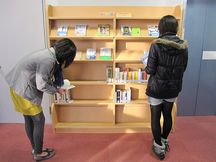 新着図書展示用書架